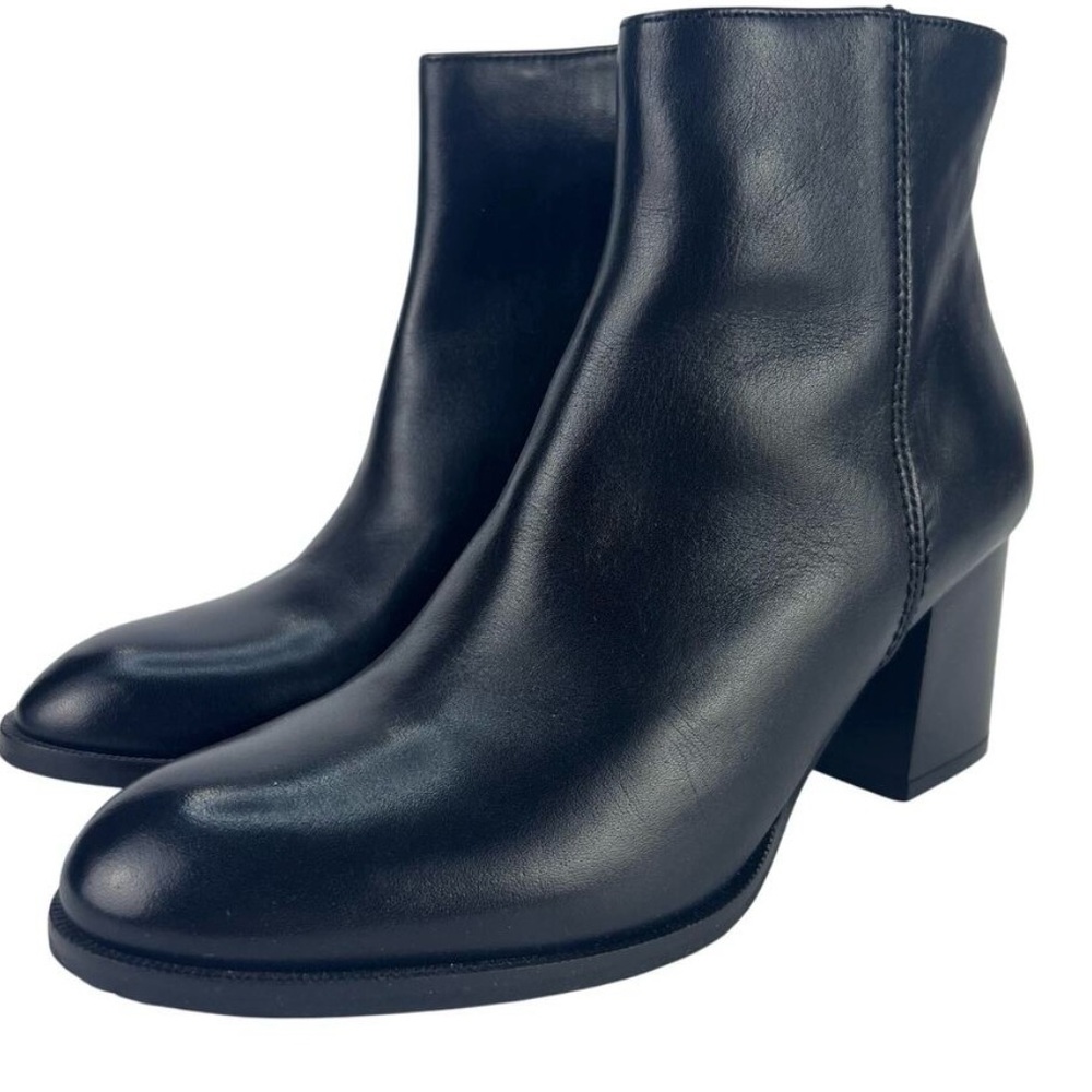 Lamica made in Italy black leather bootie 
Size 40